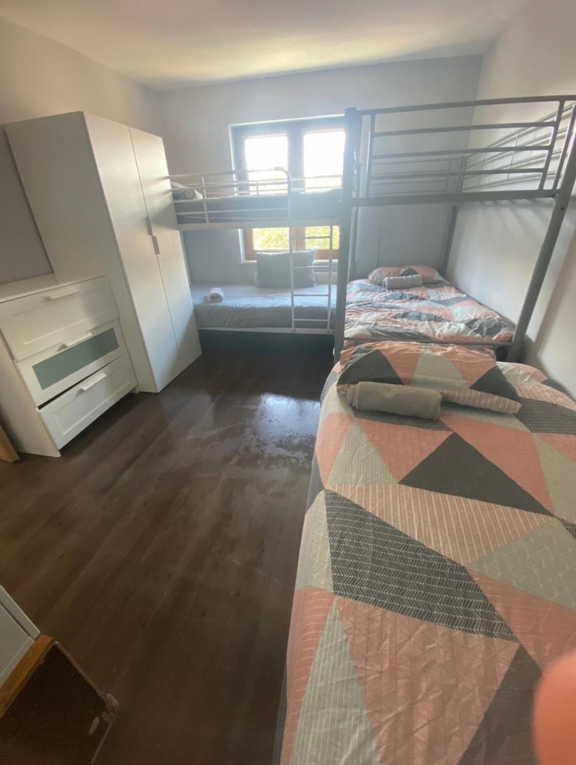 Dorm Room 5-6 People Shared Bathroom Outside Room Dublin Bagian luar foto