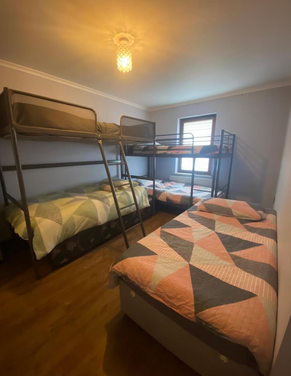 Dorm Room 5-6 People Shared Bathroom Outside Room Dublin Bagian luar foto