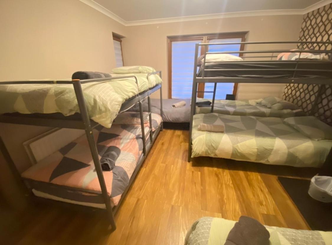 Dorm Room 5-6 People Shared Bathroom Outside Room Dublin Bagian luar foto