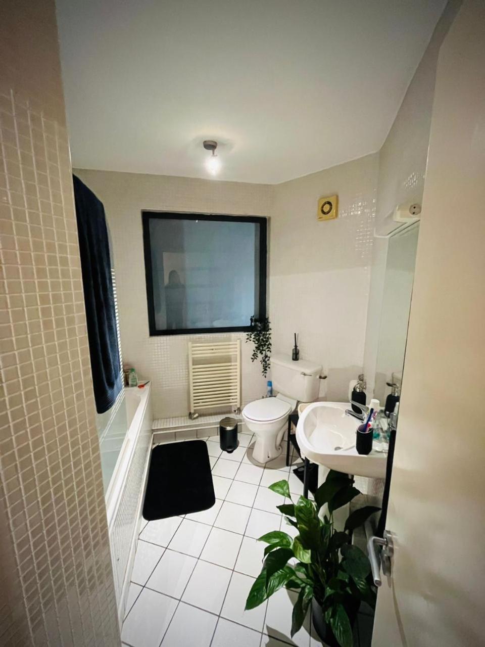 Dorm Room 5-6 People Shared Bathroom Outside Room Dublin Bagian luar foto